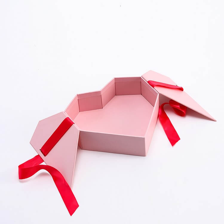 customized-Heart-Shaped-Flower-Boxes